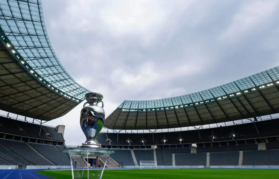 La Copa Henri Delaunay en el Estadio Ol&iacute;mpcio de Berl&iacute;n, Alemania. EFE/EPA/HANNIBAL HANSCHKE