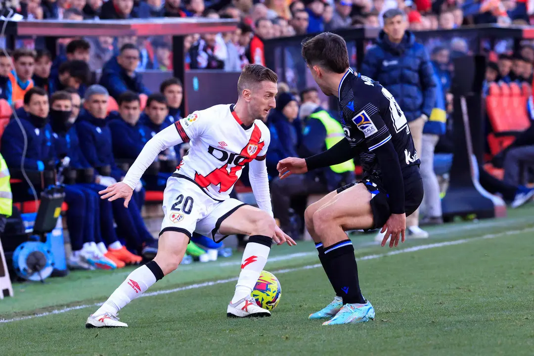 Iv&aacute;n Balliu, en una foto de archivo con el Rayo Vallecano. EFE/Zipi