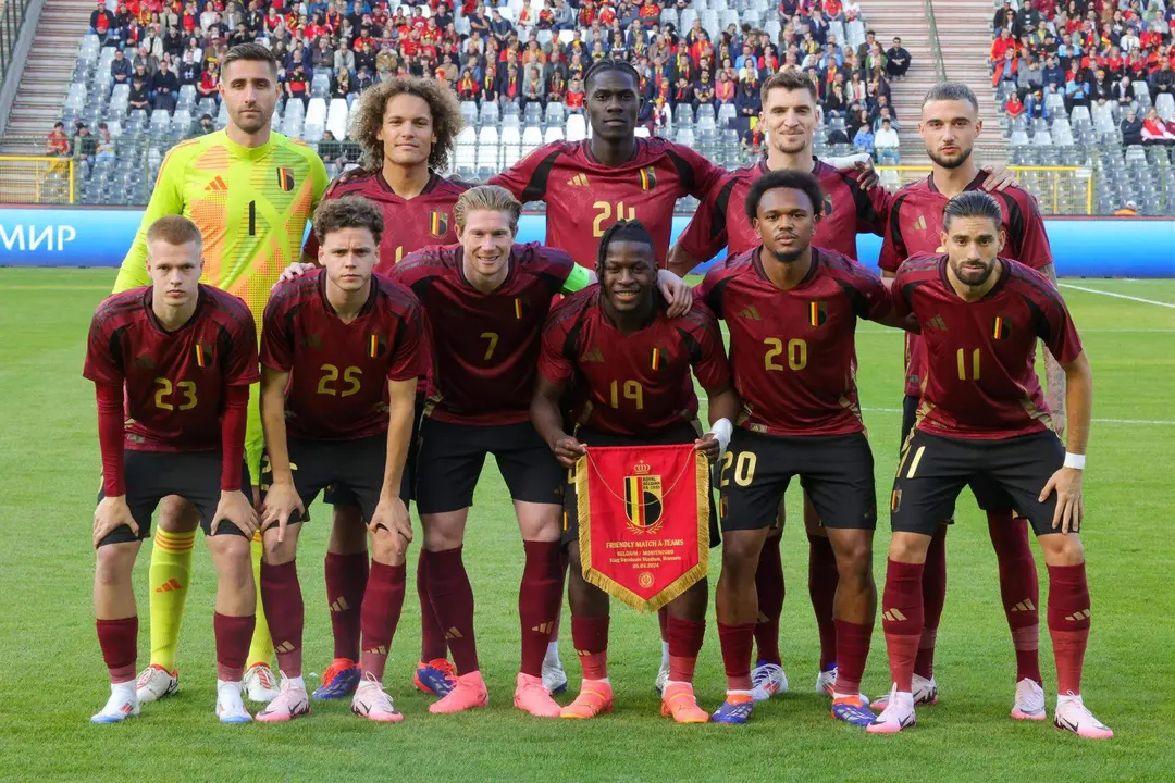 La selecci&oacute;n belga de f&uacute;tbol, con Koen Casteels (arriba, 1&ordm; izq), antes de un amistoso ante Montenegro el 5 de junio. EFE/EPA/OLIVIER MATTHYS