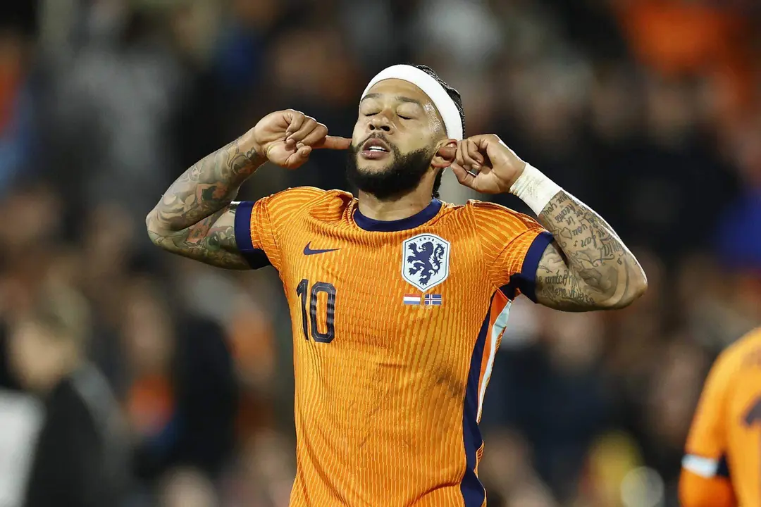 El holand&eacute;s Memphis Depay celebra un gol en una imagen de archivo. EFE/EPA/MAURICE VAN STEEN