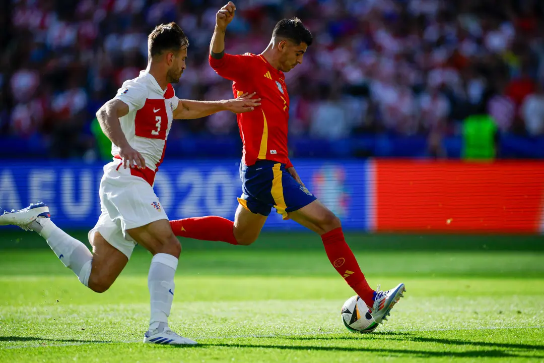 El delantero de la selecci&oacute;n espa&ntilde;ola &Aacute;lvaro Morata celebra tras marcar el 1-0 durante el partido del grupo B de la Eurocopa 2024 entre Espa&ntilde;a y Croacia, este s&aacute;bado en el Estadio Ol&iacute;mpico de Berl&iacute;n, Alemania. EFE/Alberto Est&eacute;vez