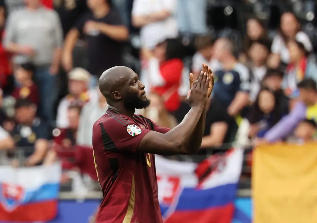 El delantero belga Romelu Lukaku tras el partido del grupo E que han jugado B&eacute;lgica y Eslovaquia en Fr&aacute;nkfort, Alemania. EFE/EPA/ROBERT GHEMENTEFE/EPA/ABEDIN TAHERKENAREH