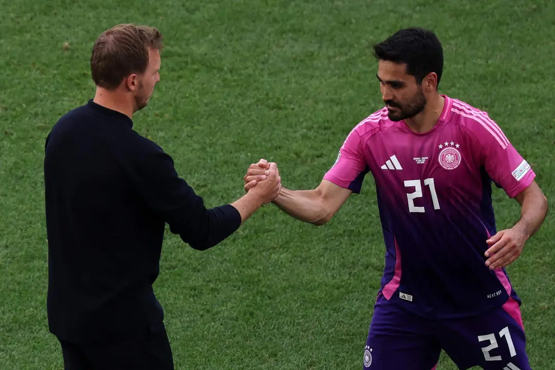 El alem&aacute;n Ilkay Gundogan en acci&oacute;n ante el h&uacute;ngaro en Stuttgart, Alemania. EFE/EPA/MOHAMED MESSARA