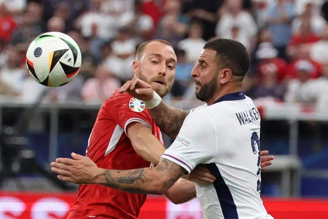 Kyle Walker durante el partido del grupo C que han jugado Dinamarca e Inglaterra en Fr&aacute;ncfort, Alemania.EFE/EPA/ABEDIN TAHERKENAREH