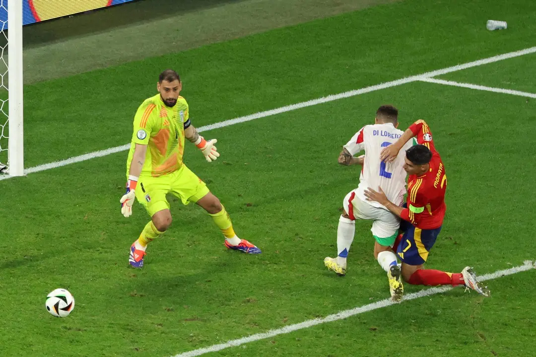 &Aacute;lvaro Morata, capit&aacute;n de la selecci&oacute;n espa&ntilde;ola en Gelsenkirchen, Alemania. EFE/EPA/GEORGI LICOVSKI