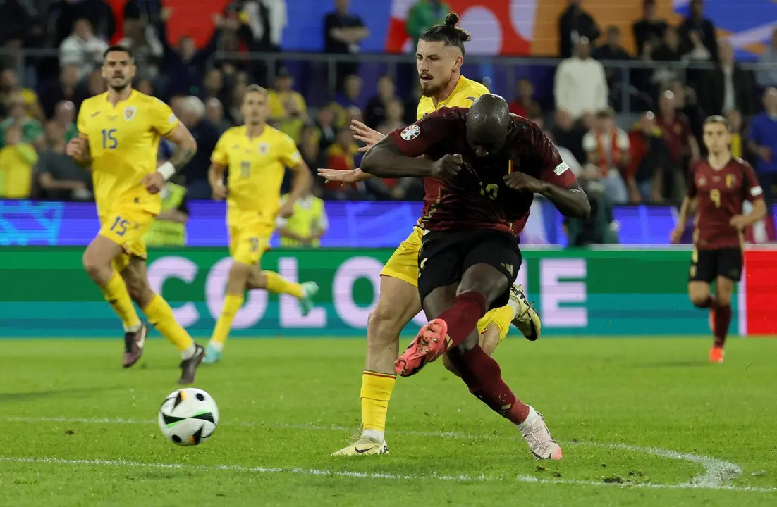 El delantero belga Romelu Lukaku en el partido ante Ruman&iacute;a juugado en Colonia, Alemania. EFE/EPA/RONALD WITTEK