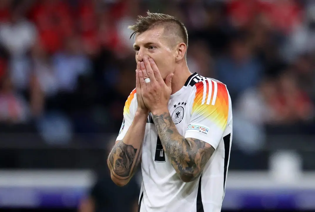 El centrocampista alem&aacute;n Toni Kroos durante el partido del grupo A que han jugado Suiza y Alemania en Fr&aacute;nkfort, Alemania. EFE/EPA/CHRISTOPHER NEUNDORF