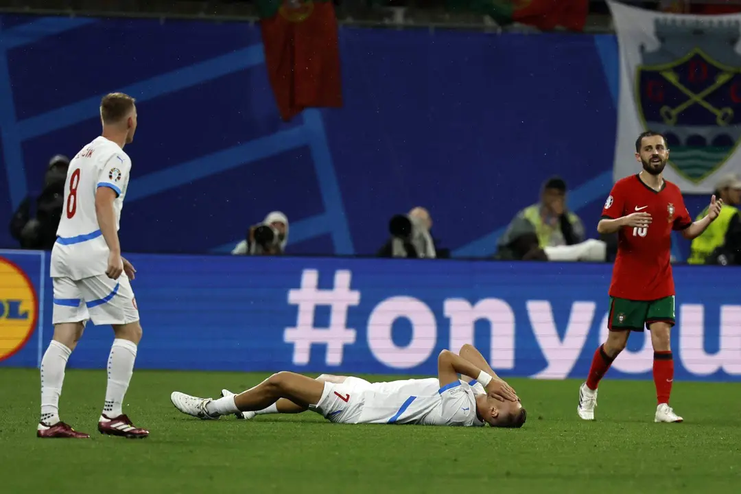 Antonin Barak, centrocampista de la Rep&uacute;blica Checa, en el partido ante Portugal en Leipzig, Alemania. EFE/EPA/ROBERT GHEMENT