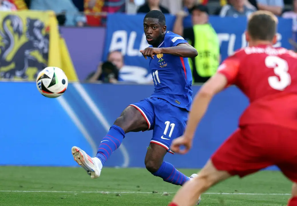 El jugador franc&eacute;s Ousmane Dembele en acci&oacute;n durante el partido de f&uacute;tbol del grupo D de la Eurocopa 2024 entre Francia y Polonia, en Dortmund, Alemania. EFE/EPA/FRIEDEMANN VOGEL