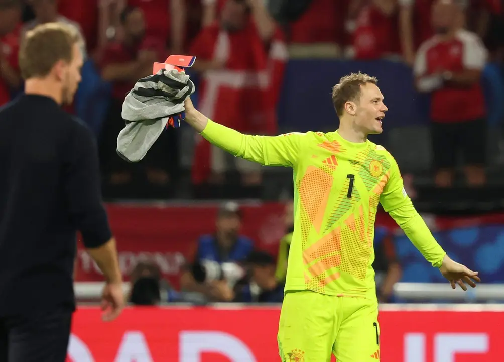 El portero alem&aacute;n Neuer reacciona despu&eacute;s de ganar el partido de octavos de la Eurocopa 2024 entre su selecci&oacute;n y Dinamarca. EFE/EPA/FRIEDEMANN VOGEL