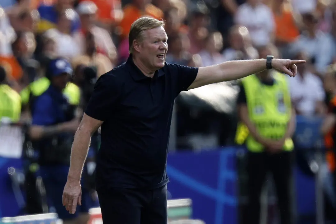 El seleccionador de Pa&iacute;ses Bajos Ronald Koeman durante el partido de la Eurocopa del grupo D se equipo contra Austria, en Berl&iacute;n, Alemania. EFE/EPA/ROBERT GHEMENT
