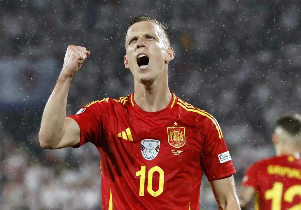 El espa&ntilde;ol Dani Olmo, tras marcar el 4-1 frente a Georgia, en una foto de archivo. EFE/EPA/ROBERT GHEMENT