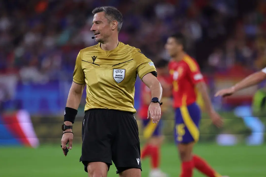 El &aacute;bitro eslobeno Slavko Vincic, durante el partido entre Espa&ntilde;a e Italia, en una foto de archivo. EFE/EPA/OLIVIER MATTHYS