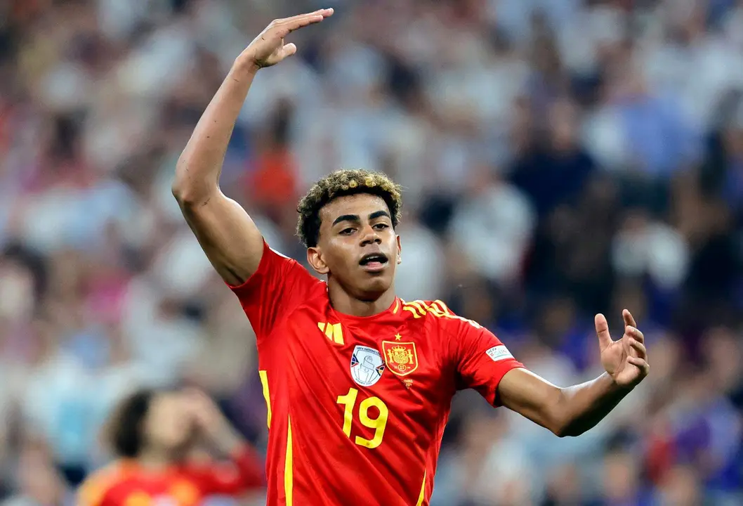 Lamine Yamal celebran el 2-1 durante el partido de semifinales de la Eurocopa de f&uacute;tbol que Espa&ntilde;a y Francia disputaron en M&uacute;nich.  EFE/EPA/RONALD WITTEK