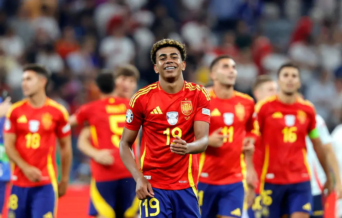 Lamine Yamal tras el partido de semifinales de la Eurocopa de f&uacute;tbol que Espa&ntilde;a y Francia disputan este martes en M&uacute;nich. EFE/EPA/RONALD WITTEK