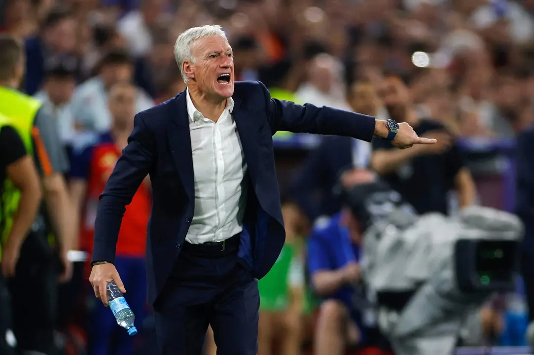 El entrenador de la selecci&oacute;n francesa, Didier Deschamps, durante el partido de semifinales de la Eurocopa de f&uacute;tbol que Espa&ntilde;a y Francia disputaron este martes en M&uacute;nich. EFE/Alberto Est&eacute;vez