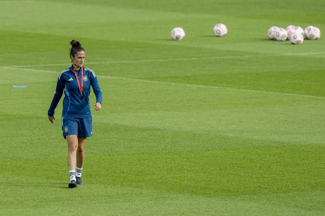 La seleccionadora de Espa&ntilde;a, Montse Tom&eacute;, en Letzigund Stadium En Zurich, Suiza. EFE/EPA/URS FLUEELER