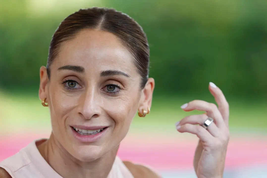 La jugadora de la selecci&oacute;n espa&ntilde;ola, Esther Gonz&aacute;lez, durante la rueda de prensa que ha ofrecido hoy jueves en Lausana, previa a la final que disputan el pr&oacute;ximo domingo frente a Inglaterra. EFE / Ana Escobar.