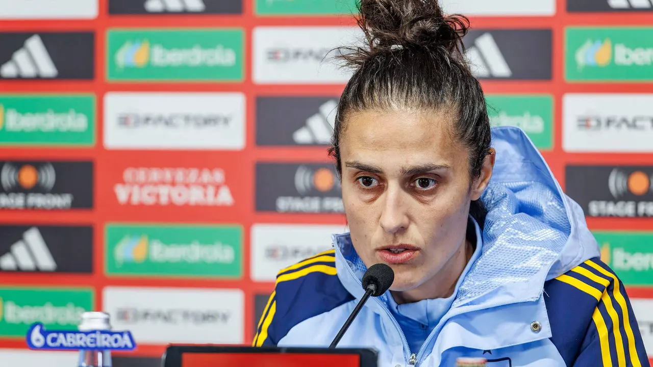 La seleccionadora espa&ntilde;ola de f&uacute;tbol femenino, Montse Tom&eacute;,.durante la rueda de prensa previa al partido que les enfrenta ma&ntilde;ana  a la Rep&uacute;blica Checa, este lunes en el estadio de El Plant&iacute;o, en Burgos. EFE/Santi Otero
