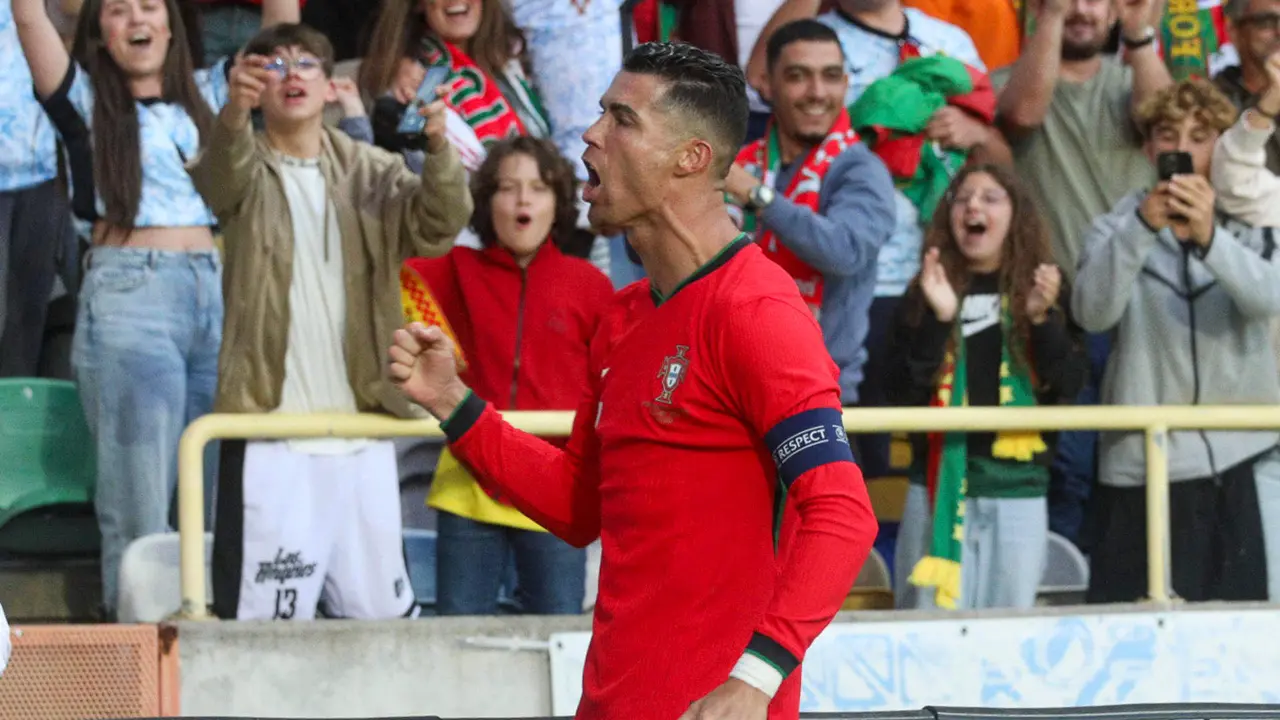 Cristiano Ronaldo celebra tras marcar el 2-0 durante el partido amistoso ante Irlanda, previo a la Eurocopa. EFE/Carlos Garc&iacute;a