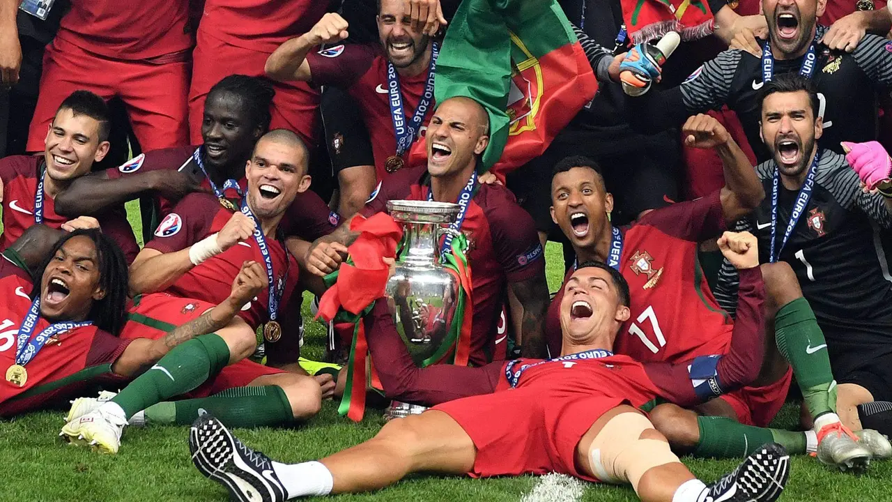 Portugal se proclam&oacute; campe&oacute;n de Europa por primera y &uacute;nica vez en su historia, el 10 de julio de 2016 en el estadio Saint Denis EFE/ARCHIVO/EPA/FEDERICO GAMBARINI