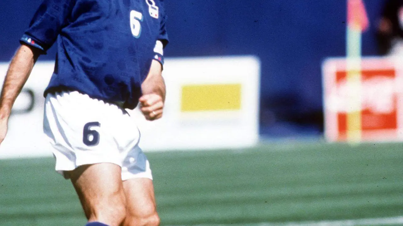 Imagen de archivo del futbolista Franco Baresi durante un partido con su selecci&oacute;n. EFE/jg