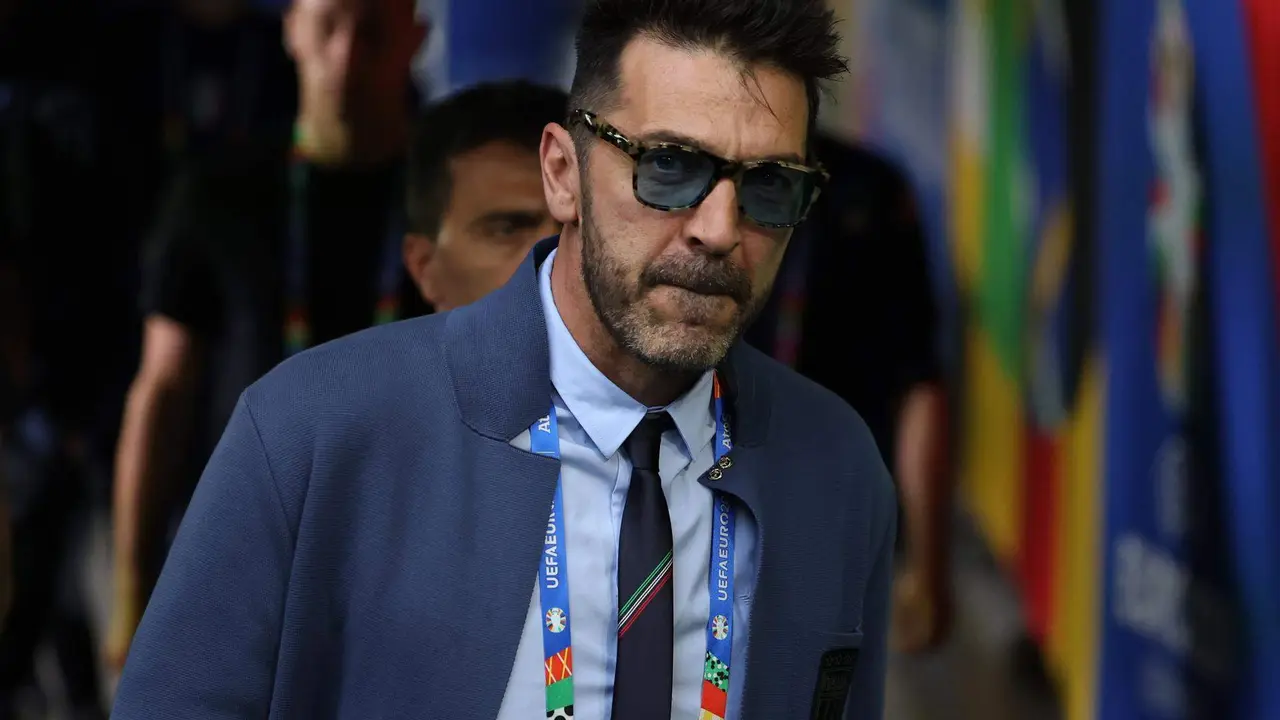Gianluigi Buffon, m&iacute;tico portero italiano y actual Jefe de Delegaci&oacute;n de la selecci&oacute;n, en Gelsenkirchen, Alemania. EFE/EPA/FRIEDEMANN VOGEL