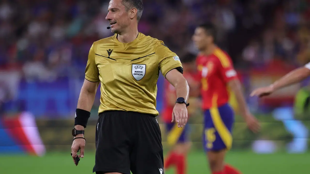 El &aacute;bitro eslobeno Slavko Vincic, durante el partido entre Espa&ntilde;a e Italia, en una foto de archivo. EFE/EPA/OLIVIER MATTHYS