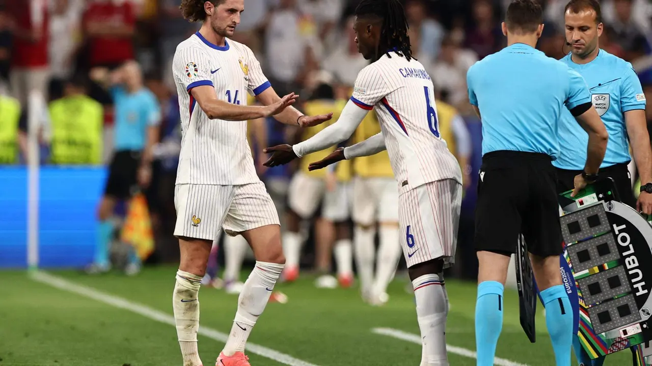 Adrien Rabiot durante el partido de semifinales de la Eurocopa de f&uacute;tbol que Espa&ntilde;a y Francia disputan este martes en M&uacute;nich.   EFE/EPA/ANNA SZILAGYI