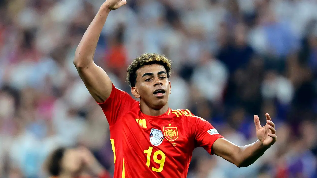 Lamine Yamal celebran el 2-1 durante el partido de semifinales de la Eurocopa de f&uacute;tbol que Espa&ntilde;a y Francia disputaron en M&uacute;nich.  EFE/EPA/RONALD WITTEK