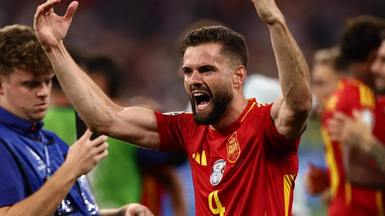 Nacho tras el partido de semifinales de la Eurocopa de f&uacute;tbol que Espa&ntilde;a y Francia disputan este martes en M&uacute;nich. EFE/EPA/ANNA SZILAGYI