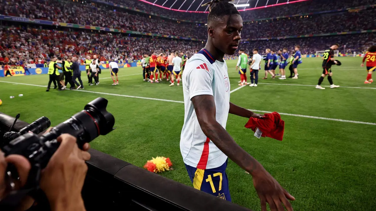 Nico Williams tras el partido de semifinales de la Eurocopa de f&uacute;tbol que Espa&ntilde;a y Francia disputan este martes en M&uacute;nich.EFE/EPA/ANNA SZILAGYI