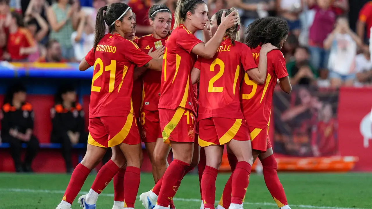 Las jugadoras espa&ntilde;olas celebran el gol del empate de Claudia Pina durante el partido amistoso ante Jap&oacute;n el pasado viernes 27. EFE/Borja S&aacute;nchez-Trillo