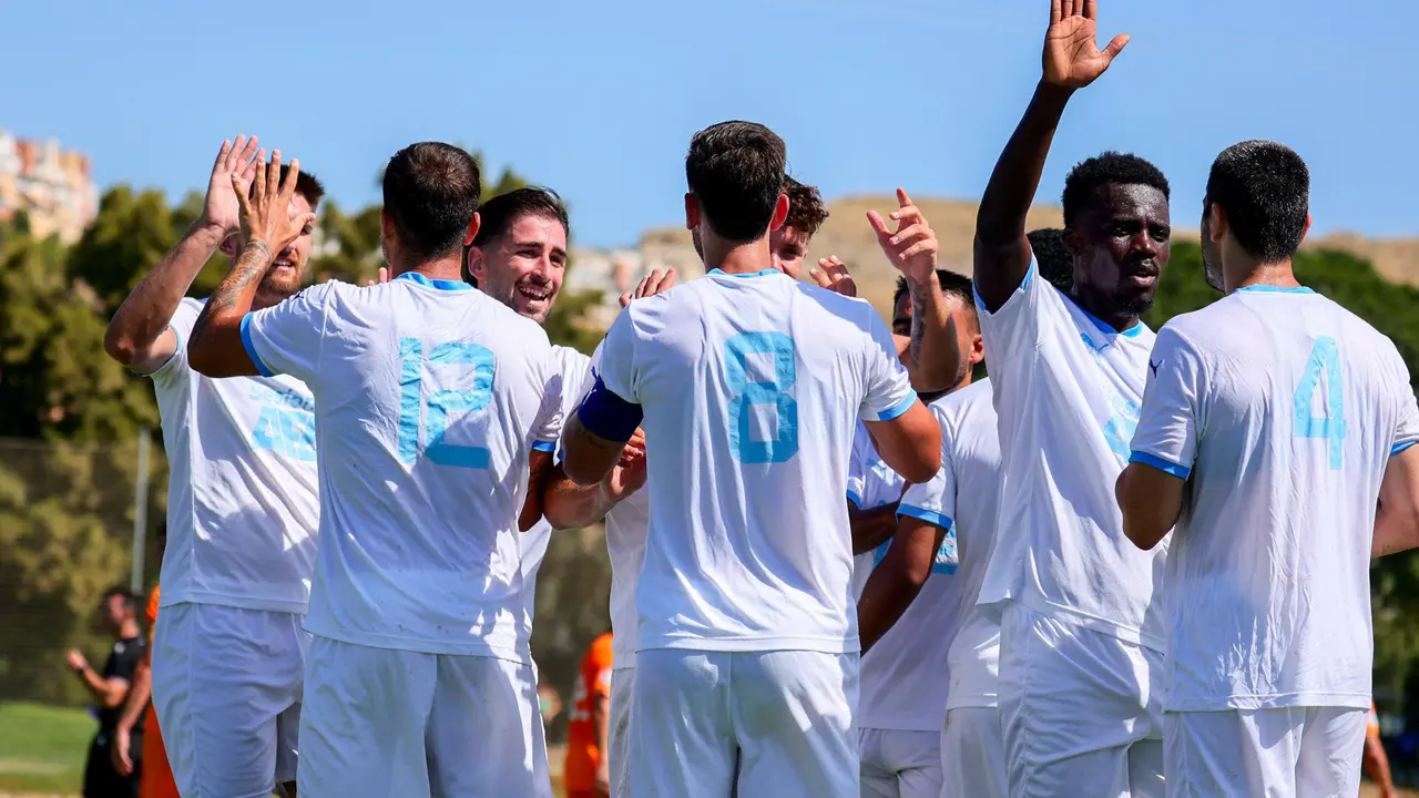 La selecci&oacute;n de la 37 edici&oacute;n de Sesiones AFE ha logrado este s&aacute;bado una contundente victoria ante el Atzeneta, conjunto de Tercera RFEF, en su primer amistoso de la concentraci&oacute;n, en un encuentro en el que ha tenido un papel destacado Marcos Bravo, autor de dos goles y de un disparo a la cruceta. EFE/ AFE S&Oacute;LO USO EDITORIAL / S&Oacute;LO DISPONIBLE PARA ILUSTRAR LA NOTICIA QUE ACOMPA&Ntilde;A (CR&Eacute;DITO OBLIGATORIO)